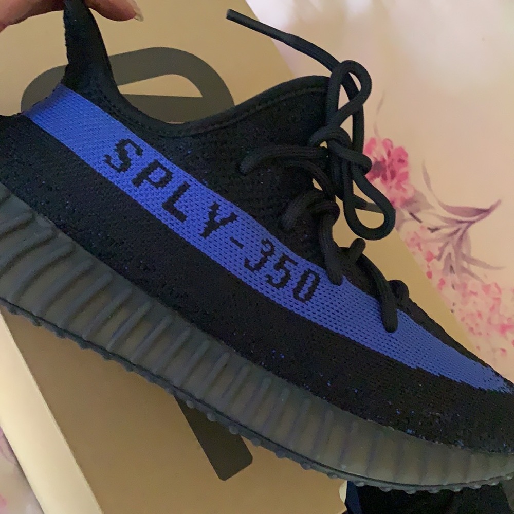 YEEZY 350 SIZE 8 BLUE /BLACK JUST DROP HOT PICK ONLY $$β€οΈππβ€οΈπππ₯°π€ - Picture 14 of 16